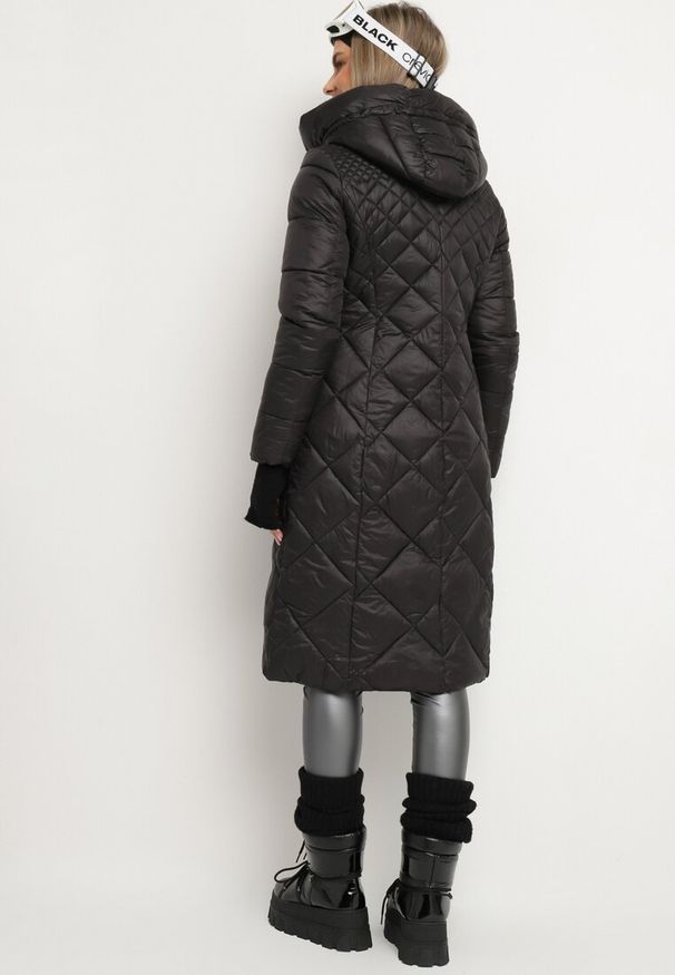 Born2be - Czarna Kurtka za Kolano Pikowana Viphee. Kolor: czarny. Materiał: materiał. Sezon: zima, jesień