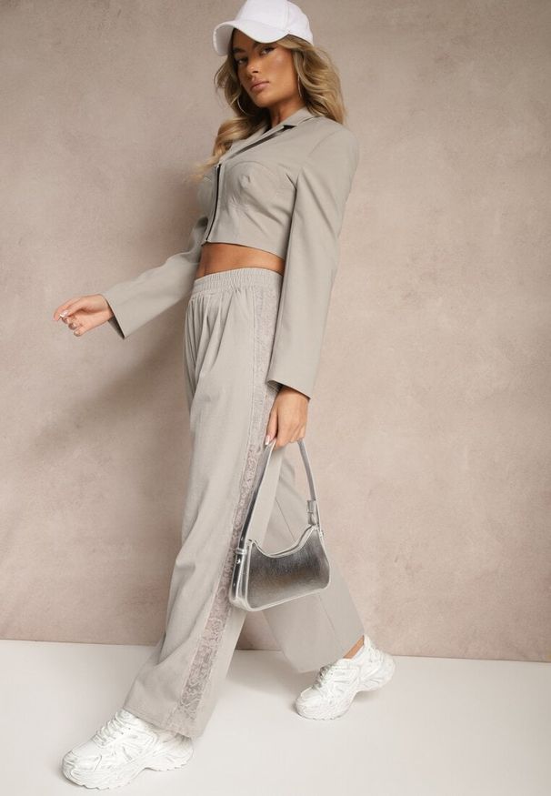 Renee - Jasnoszare Szerokie Spodnie z Bawełną High Waist Ozdobione Koronką Efandiela. Okazja: na co dzień, na imprezę. Stan: podwyższony. Kolor: szary. Materiał: bawełna, koronka. Długość: długie. Wzór: aplikacja, koronka. Styl: elegancki, casual