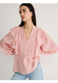 Reserved - Bluzka z ozdobnym haftem - różowy. Kolor: różowy. Materiał: tkanina. Wzór: haft #1
