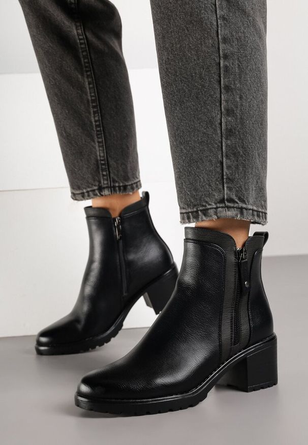 Born2be - Czarne Klasyczne Botki na Słupku z Ozdobnym Suwakiem Fesonea. Okazja: na co dzień. Zapięcie: zamek. Kolor: czarny. Materiał: jeans, dzianina. Obcas: na słupku. Styl: klasyczny