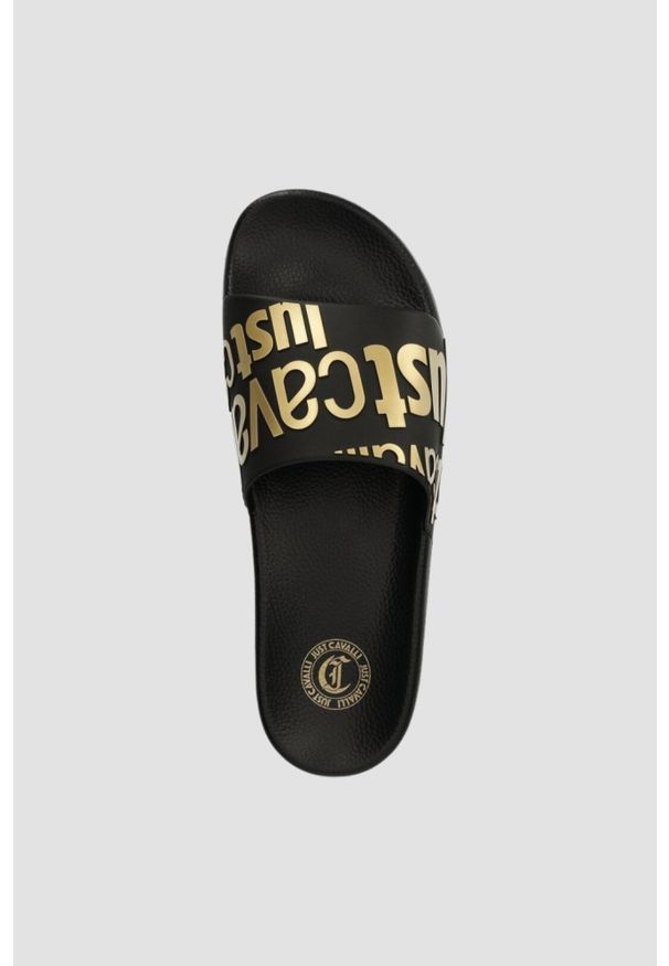 Just Cavalli - JUST CAVALLI Czarne klapki ze złotym logo Fondo Pool, Rozmiar 41. Kolor: czarny