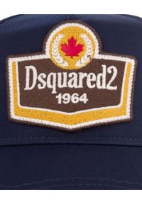 DSQUARED2 - Granatowa czapka z daszkiem. Kolor: niebieski. Wzór: napisy, aplikacja