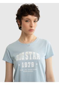 Big-Star - Koszulka damska bawełniana z dużym nadrukiem na piersi błękitna Rismela 401. Okazja: na spacer. Kolor: niebieski. Materiał: bawełna. Wzór: nadruk. Sezon: lato. Styl: klasyczny, wakacyjny #5