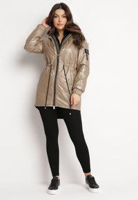 Born2be - Ciemnobeżowa Kurtka Pikowana Bemius. Kolor: beżowy. Materiał: wełna, materiał. Długość: długie #4