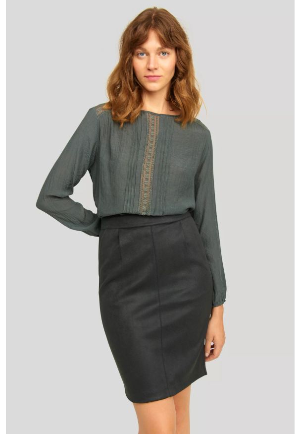 Greenpoint - Elegancka bluzka z ozdobnym koronkowym panelem i pliskami. Materiał: koronka. Styl: elegancki