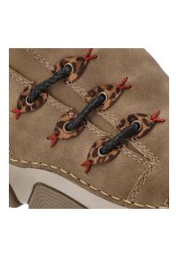 Botki damskie Rieker, antistress na płaskiej podeszwie w panterkę zapinane na suwak i ocieplane, beżowe, 45983-64. Okazja: na co dzień. Kolor: beżowy. Materiał: syntetyk, materiał. Wzór: motyw zwierzęcy. Obcas: na płaskiej podeszwie. Styl: casual, elegancki #3