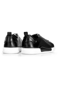 Wittchen - Męskie sneakersy skórzane na białej podeszwie czarne. Okazja: na co dzień. Kolor: czarny. Materiał: skóra. Wzór: gładki. Sport: kolarstwo #4