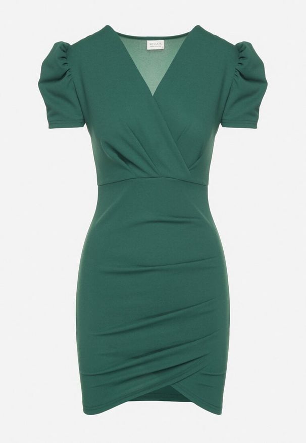 Born2be - Zielona Dopasowana Sukienka z Kopertowym Dekoltem Hallimea. Okazja: na imprezę. Typ kołnierza: dekolt kopertowy. Kolor: zielony. Wzór: aplikacja. Typ sukienki: kopertowe. Styl: elegancki, klasyczny