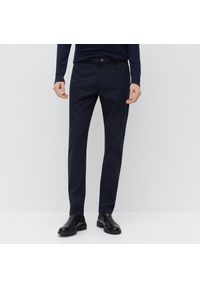 Reserved - Eleganckie spodnie regular fit - Granatowy. Kolor: niebieski. Styl: elegancki #1
