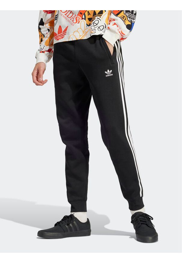Adidas - adidas Spodnie dresowe adicolor 3-Stripes IU2353 Czarny Slim Fit. Kolor: czarny. Materiał: bawełna, syntetyk