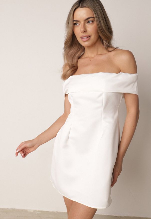 Born2be - Biała Rozkloszowana Sukienka VICES z Hiszpańskim Dekoltem Dorienora. Okazja: na imprezę. Typ kołnierza: dekolt hiszpanka. Kolor: biały. Materiał: poliester. Typ sukienki: rozkloszowane