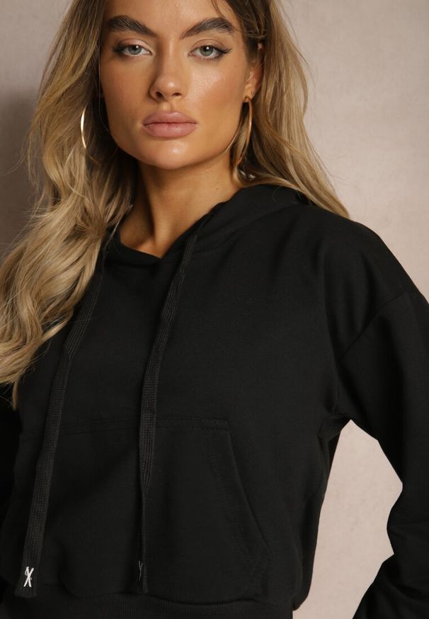 Renee - Czarna Bluza z Kapturem i Bawełną Ozdobiona Ściągaczami Evianae. Okazja: na co dzień, na spacer. Typ kołnierza: kaptur. Kolor: czarny. Materiał: bawełna. Długość rękawa: długi rękaw. Długość: długie. Wzór: aplikacja. Styl: casual