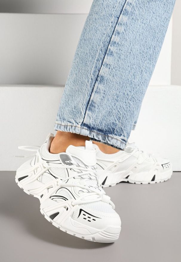 Renee - Białe Sneakersy na Platformie z Designerskim Sznurowaniem Julieve. Okazja: na co dzień. Zapięcie: sznurówki. Kolor: biały. Materiał: jeans. Obcas: na platformie