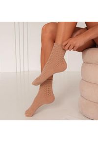 Milena - Skarpetki damskie ażurowe bezuciskowe 1008 beż. Kolor: beżowy. Materiał: poliamid, elastan, materiał, bawełna. Wzór: ażurowy