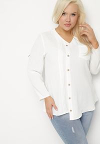 Born2be - Biała Bluzka z Ozdobnymi Guzikami i Kieszonką Ilavinna. Okazja: na co dzień. Kolor: biały. Materiał: jeans. Długość rękawa: długi rękaw. Długość: długie. Styl: elegancki, casual #6