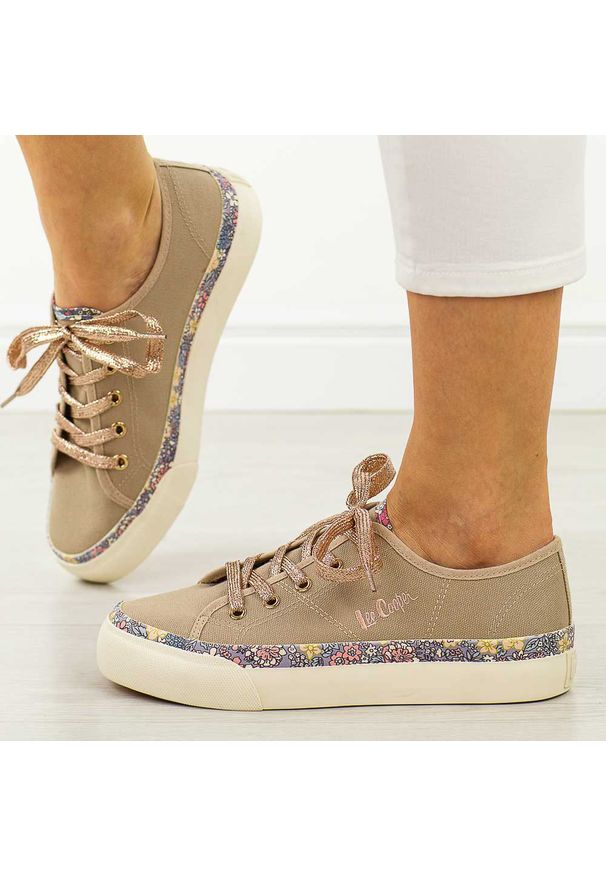 Khaki trampki damskie Lee Cooper 3643. Okazja: na co dzień, na spacer. Kolor: brązowy. Materiał: tkanina. Szerokość cholewki: normalna. Sezon: wiosna, lato. Styl: klasyczny, casual