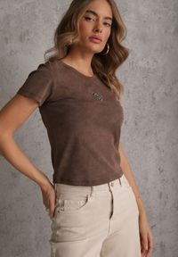 Renee - Brązowy T-shirt z Bawełny Ozdobiony Sercem z Cyrkonii Amythera. Okazja: na co dzień. Kolor: brązowy. Materiał: bawełna. Wzór: aplikacja. Styl: sportowy, casual, elegancki #5