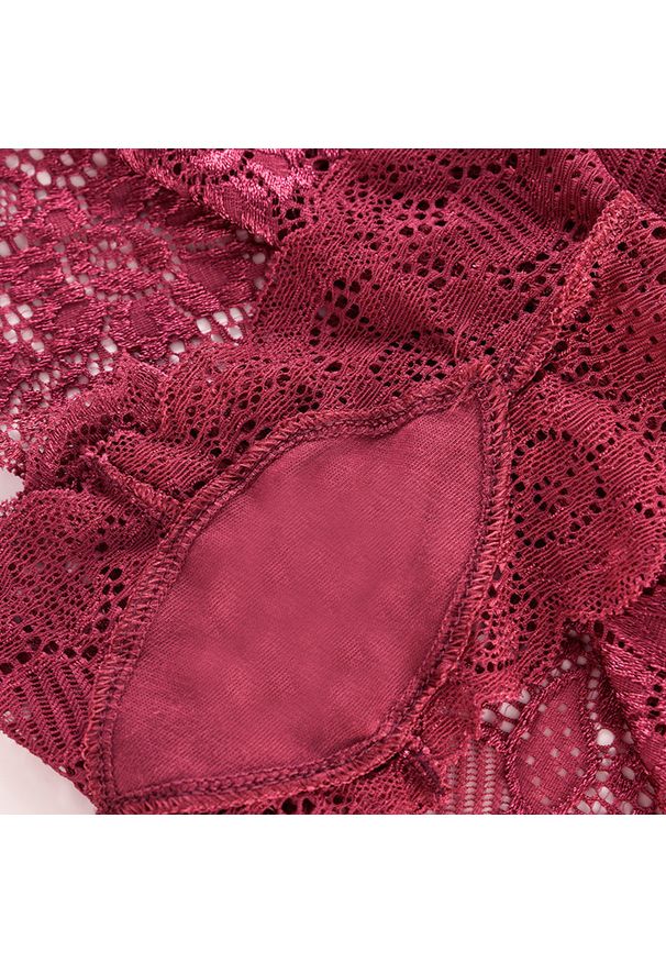 Intica - Koronkowe brazyliany z szerokim pasem na co dzień So. Kolor: beżowy. Materiał: koronka. Wzór: koronka