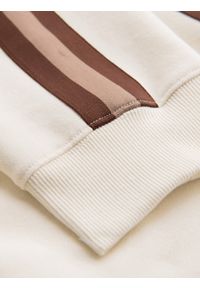 Ombre Clothing - Dresowe męskie spodnie z lampasami i ściągaczami na nogawkach – kremowe V3 OM-PASK-0258 - XXL. Kolor: kremowy. Materiał: dresówka. Wzór: aplikacja, kolorowy. Styl: retro, elegancki #7