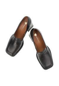 Czarne Półbuty Armodo Stylowe Obuwie Damskie. Okazja: na co dzień. Zapięcie: pasek. Kolor: czarny. Materiał: skóra, materiał. Obcas: na obcasie. Styl: elegancki. Wysokość obcasa: średni #4