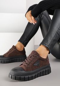 Born2be - Brązowe Sneakersy Vices na Grubej Podeszwie z Geometryczną Aplikacją Leanae. Okazja: na co dzień. Kolor: brązowy. Materiał: jeans. Szerokość cholewki: normalna. Wzór: aplikacja, geometria #3