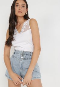 Born2be - Biały Top Theophochis. Kolor: biały. Materiał: bawełna, tkanina, koronka. Długość rękawa: bez rękawów #6