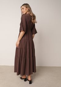 Born2be - Brązowa Rozkloszowana Sukienka Boho z Wiskozą Zdobiona Ażurowymi Wstawkami Islae. Okazja: do pracy, na co dzień. Kolor: brązowy. Materiał: wiskoza. Wzór: aplikacja, ażurowy. Typ sukienki: proste, rozkloszowane. Styl: boho #7