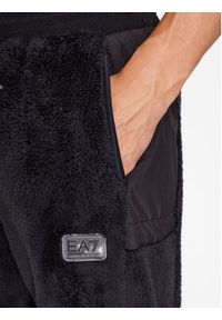 EA7 Emporio Armani Spodnie dresowe 6RPP82 PJSFZ 1200 Czarny Regular Fit. Kolor: czarny. Materiał: dresówka, syntetyk