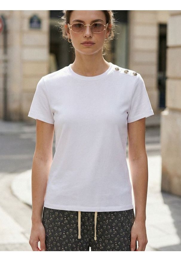 Sinsay - Bawełniana bluzka z krótkim rękawem - biały. Kolor: biały. Materiał: bawełna. Długość rękawa: krótki rękaw. Długość: krótkie