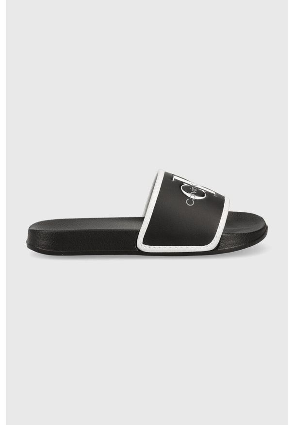 Calvin Klein Jeans klapki dziecięce kolor czarny. Kolor: czarny. Materiał: materiał, guma