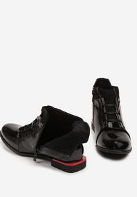 Born2be - Czarne Lakierowane Botki Vices w Stylu Sztybletów z Tłoczeniem Ozvila. Okazja: na co dzień. Zapięcie: zamek. Kolor: czarny. Materiał: lakier. Styl: casual, elegancki #3