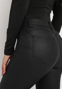 Born2be - Czarne Spodnie Skinny z Imitacji Skóry Awileda. Okazja: na spotkanie biznesowe, do pracy. Stan: podwyższony. Kolor: czarny. Materiał: skóra. Sezon: wiosna, zima, jesień. Styl: elegancki, biznesowy, rockowy