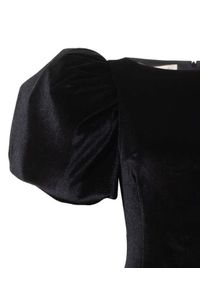 ON FLEEK - Welurowa sukienka mini z bufkami Velvet. Kolor: czarny. Materiał: welur. Typ sukienki: dopasowane. Długość: mini #2