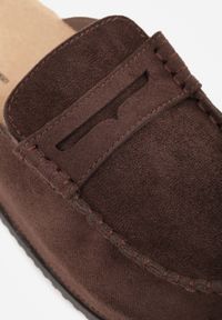 Renee - Brązowe Klapki Mule na Podeszwie z Korka z Ozdobnymi Przeszyciami Chionessa. Okazja: na co dzień. Kolor: brązowy. Styl: retro, casual #8