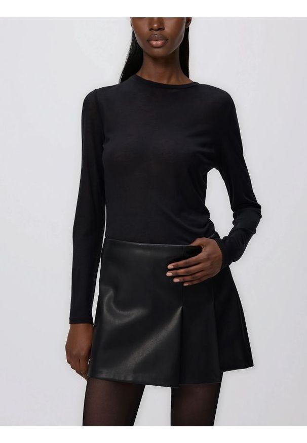 Reserved - Spódnico-szorty z imitacji skóry - czarny. Kolor: czarny. Materiał: skóra