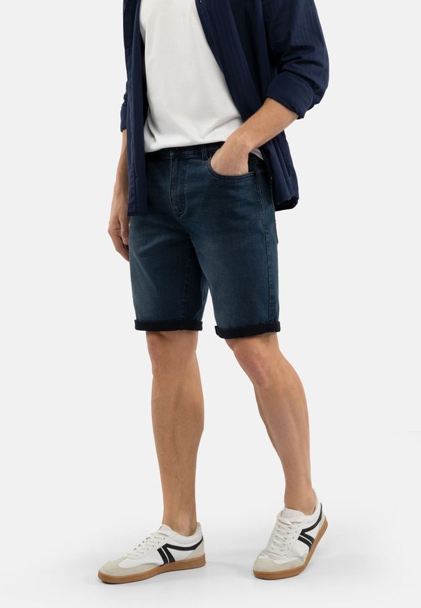 Volcano - Szorty jeansowe, Comfort Fit, E-MEAR. Materiał: jeans. Długość: krótkie. Wzór: aplikacja