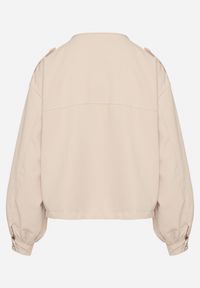 Born2be - Beżowa Kurtka ze Stójką i Ozdobnymi Guzikami Ściągana w Pasie Troczkiem Basalle. Okazja: na co dzień. Typ kołnierza: kołnierzyk stójkowy. Kolor: beżowy. Materiał: jeans. Styl: casual, elegancki #6