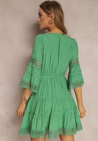 Renee - Zielona Sukienka Eudia. Kolor: zielony. Materiał: materiał, koronka. Typ sukienki: rozkloszowane. Długość: mini #3