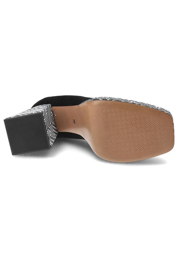 Czarne Półbuty Armodo Damskie Eleganckie Buty. Okazja: na randkę. Zapięcie: bez zapięcia. Kolor: czarny. Szerokość cholewki: normalna. Wzór: geometria. Materiał: skóra, zamsz. Sezon: wiosna. Obcas: na obcasie, na słupku. Styl: elegancki. Wysokość obcasa: średni