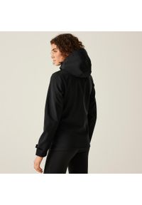 Regatta - Damska 3-warstwowa kurtka softshell z kapturem Venturer z nadrukiem. Typ kołnierza: kaptur. Kolor: niebieski. Materiał: softshell. Wzór: nadruk. Sezon: zima. Sport: turystyka piesza #2