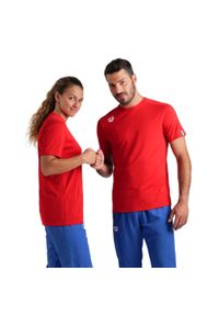 Arena - Koszulka Team T-shirt Solid. Kolor: czerwony. Sport: pływanie