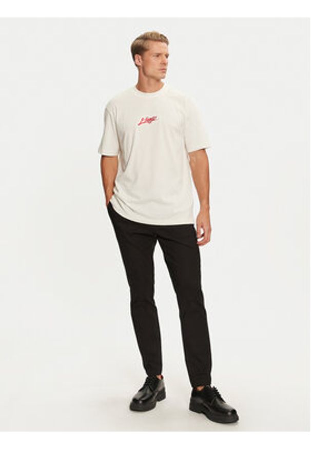 Hugo T-Shirt Dlogotee 50527926 Écru Relaxed Fit. Materiał: bawełna