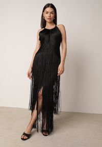 Born2be - Czarna Koktajlowa Sukienka na Ramiączkach Zdobiona Frędzlami Kelennea. Kolor: czarny. Długość rękawa: na ramiączkach. Wzór: aplikacja. Typ sukienki: dopasowane. Styl: wizytowy #4