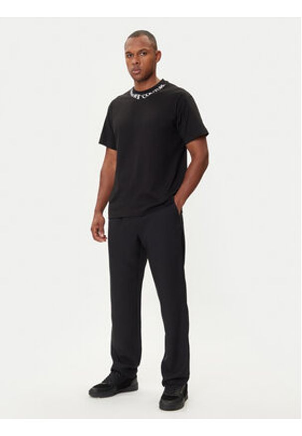 Versace Jeans Couture T-Shirt 79GAHP03 CJ01P Czarny Regular Fit. Kolor: czarny. Materiał: bawełna