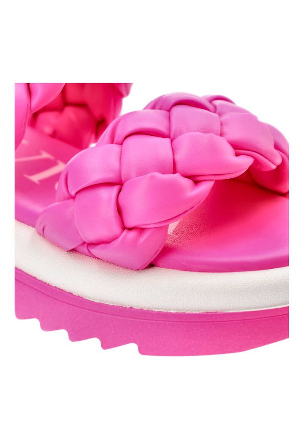 Sca'viola - Różowe Klapki Sca'Viola Wygodne Obuwie Damskie. Kolor: różowy. Wzór: paski. Sezon: lato