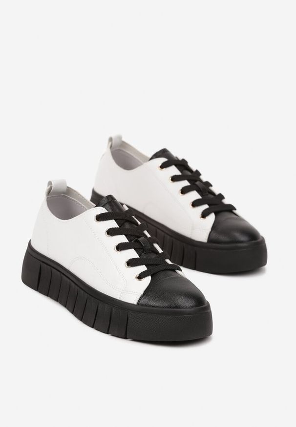 Born2be - Biało-Czarne Sznurowane Sneakersy Vices na Płaskiej Podeszwie Firori. Zapięcie: sznurówki. Kolor: biały. Materiał: jeans. Wzór: jednolity, aplikacja. Obcas: na płaskiej podeszwie