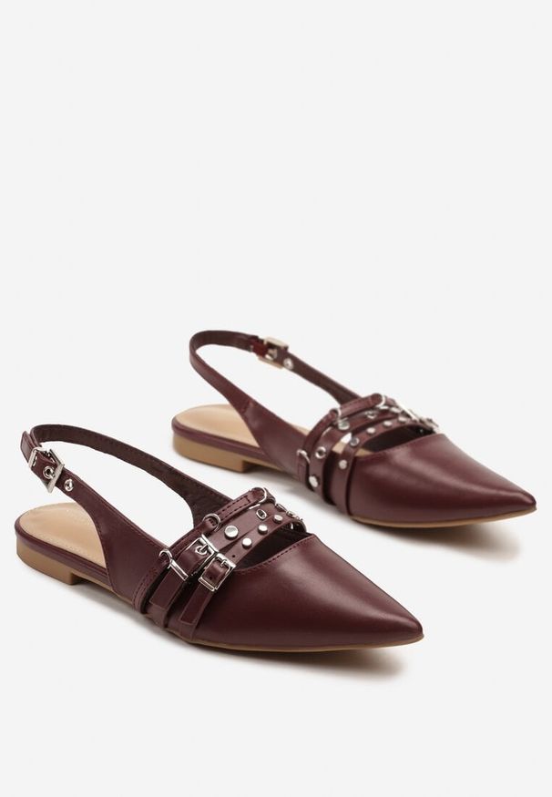 Renee - Bordowe Sandały Slingback ze Szpiczastym Noskiem Zdobione Paskami z Klamerkami Voseira. Okazja: na spotkanie biznesowe. Nosek buta: szpiczasty. Zapięcie: pasek. Kolor: czerwony. Materiał: jeans. Wzór: aplikacja. Styl: elegancki, biznesowy