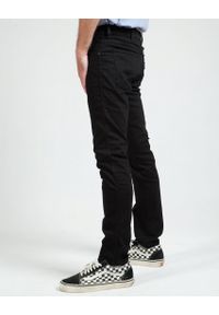 Wrangler - WRANGLER LARSTON MĘSKIE SPODNIE JEANSOWE BACK TO BLACK W18SHPP40 112319117