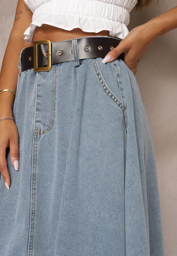 Renee - Niebieska Rozkloszowana Spódnica Jeansowa Midi z Paskiem Wendlla. Kolor: niebieski. Materiał: jeans
