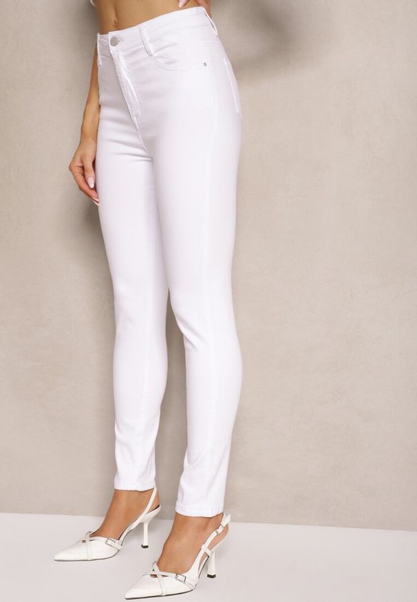 Renee - Białe Jeansy Skinny z Bawełną i Wiskozą High Waist Turesa. Okazja: na co dzień. Stan: podwyższony. Kolor: biały. Styl: elegancki, casual